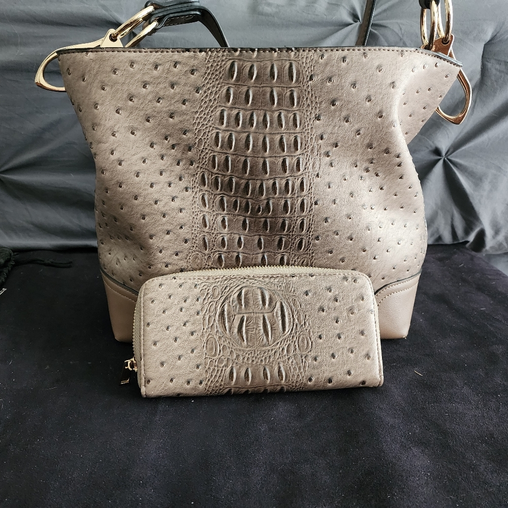 Tan purse with matching wallet